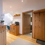 Haus Saro 아파트